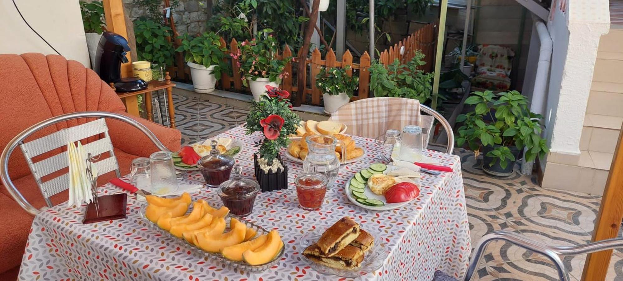 Guest House Flowers Berat Exterior foto
