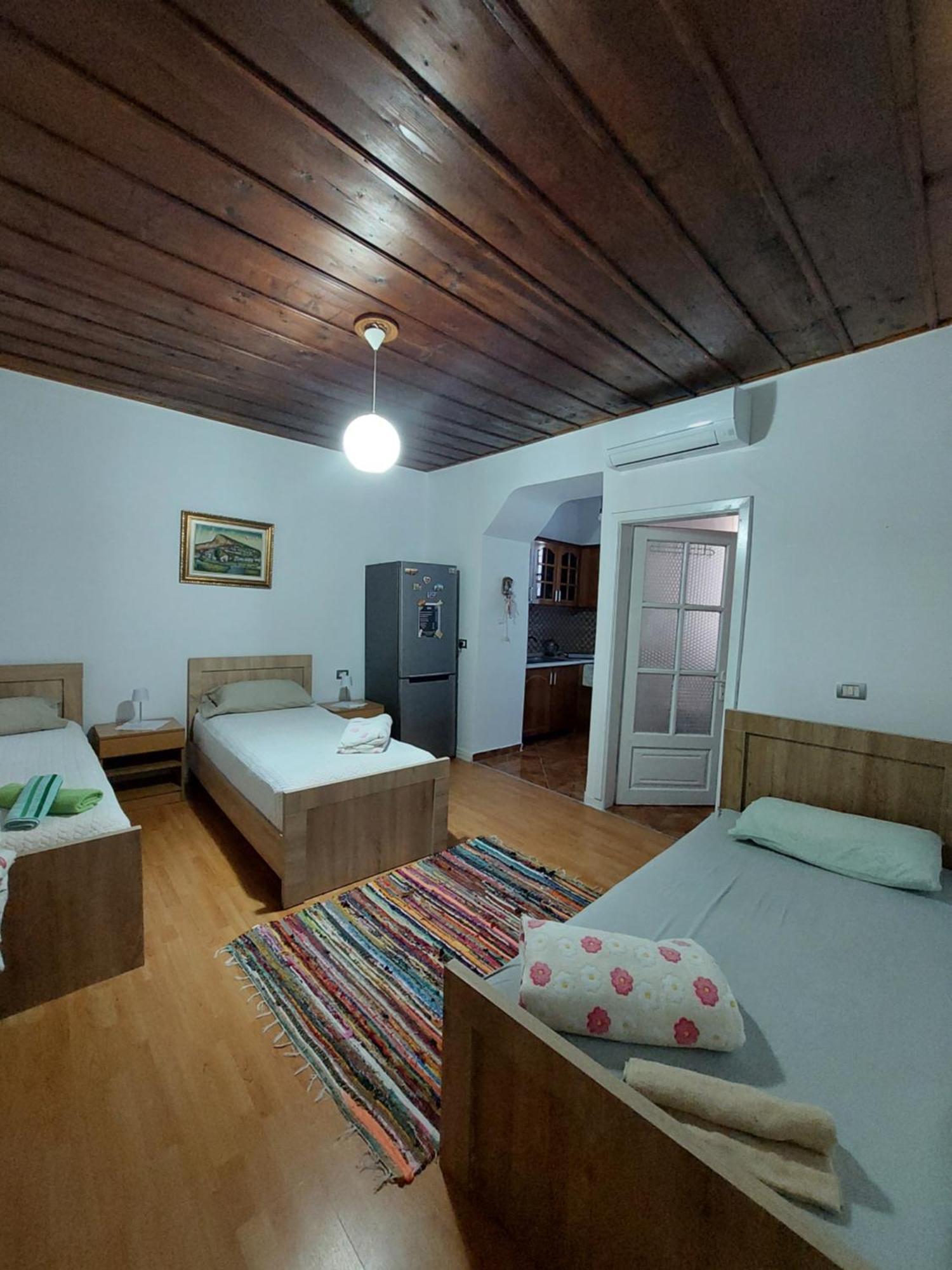 Guest House Flowers Berat Exterior foto