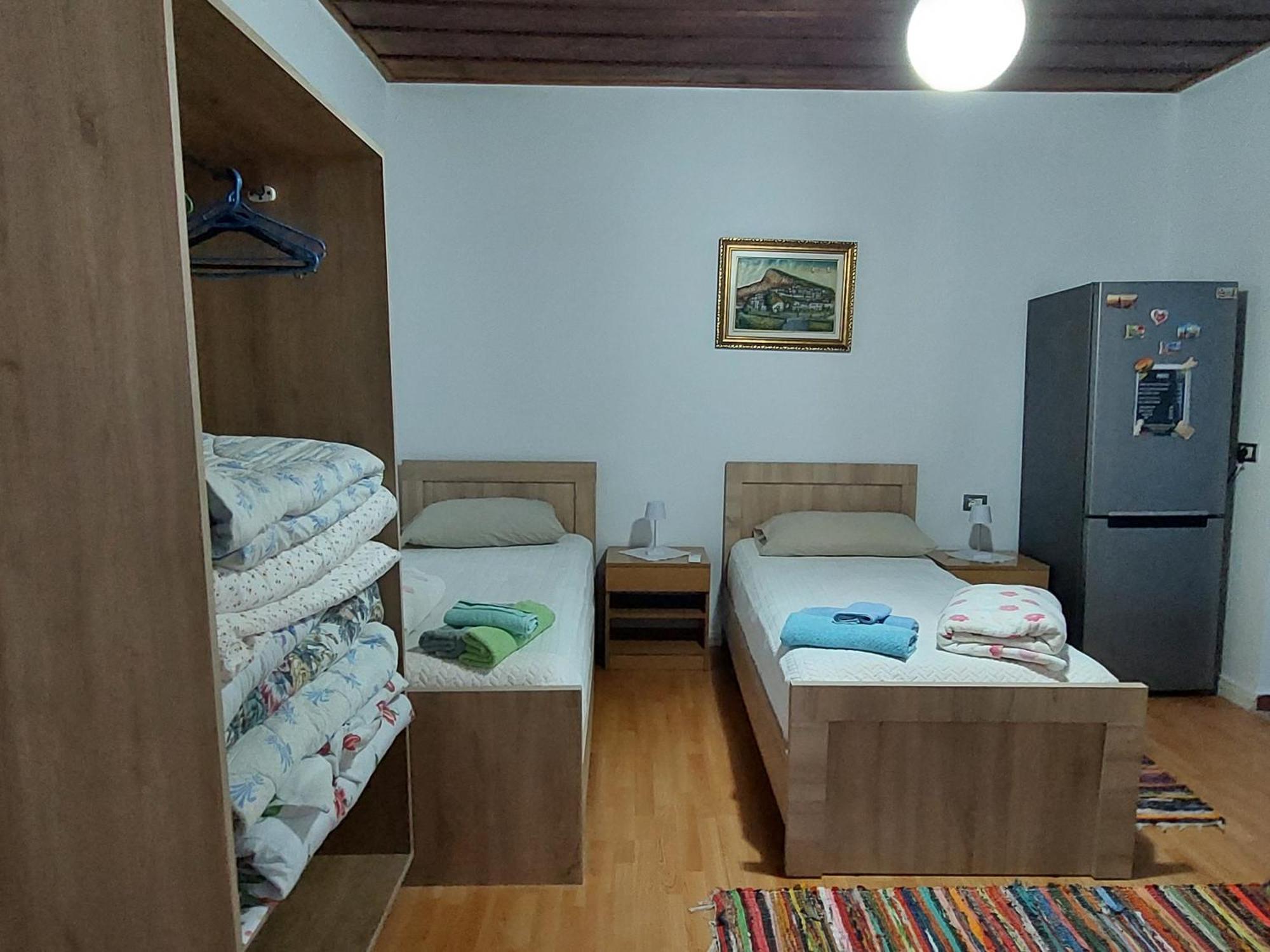 Guest House Flowers Berat Exterior foto